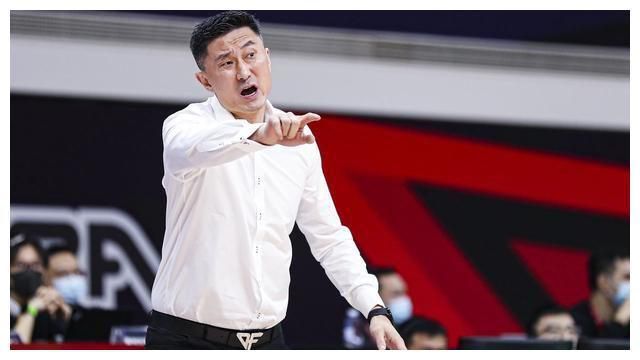 活塞惨遭25连败距历史最长连败纪录仅差1场今日NBA常规赛，活塞111-119主场不敌八人缺战的爵士，惨遭25连败。